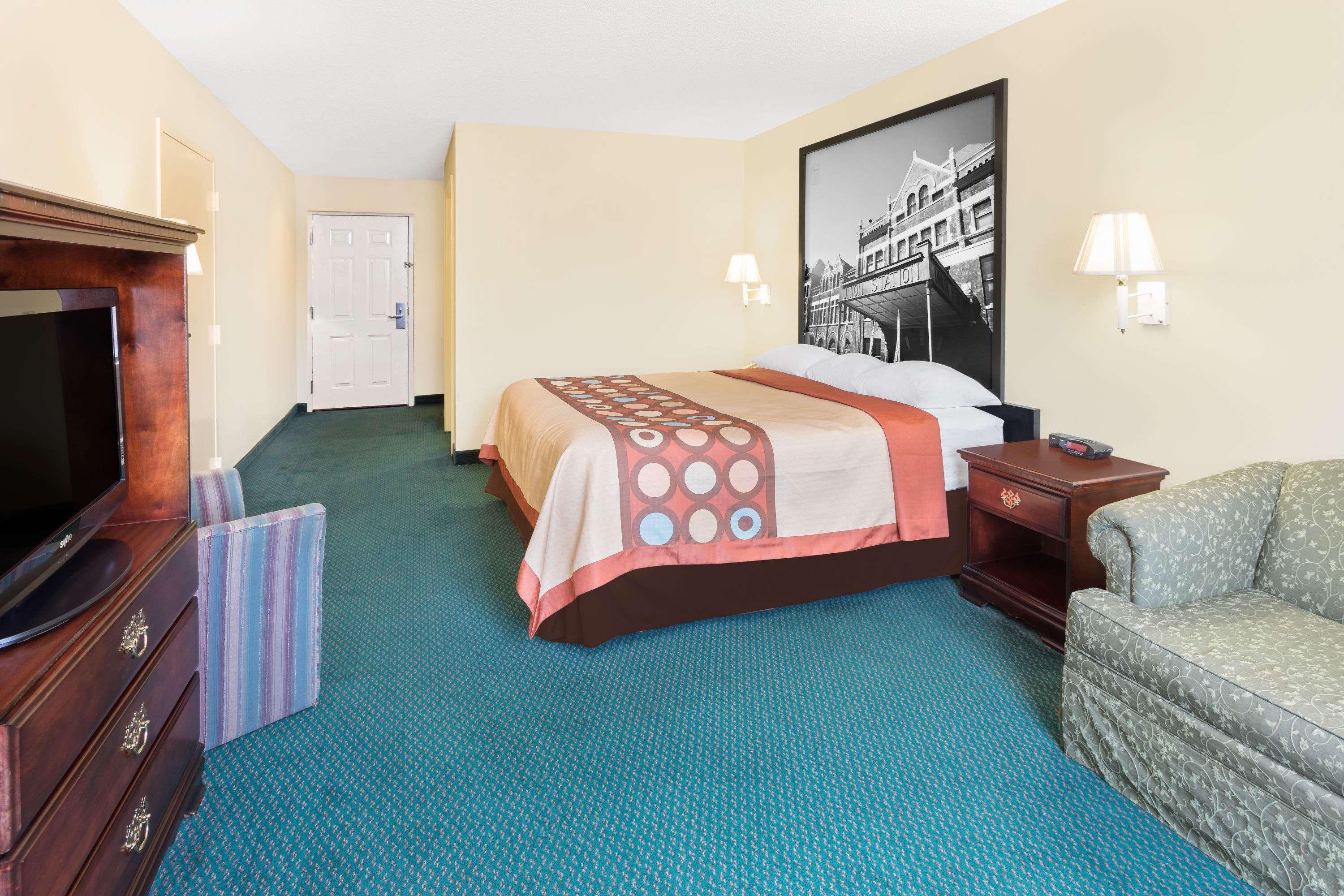 Super 8 By Wyndham Montgomery I-65 Exteriör bild