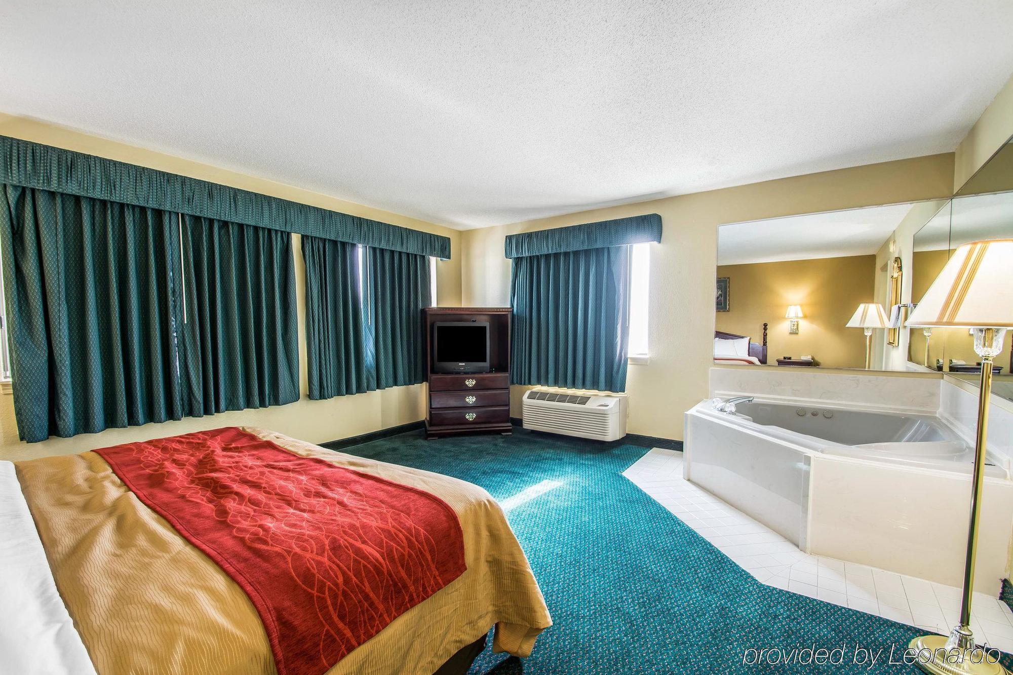 Super 8 By Wyndham Montgomery I-65 Exteriör bild