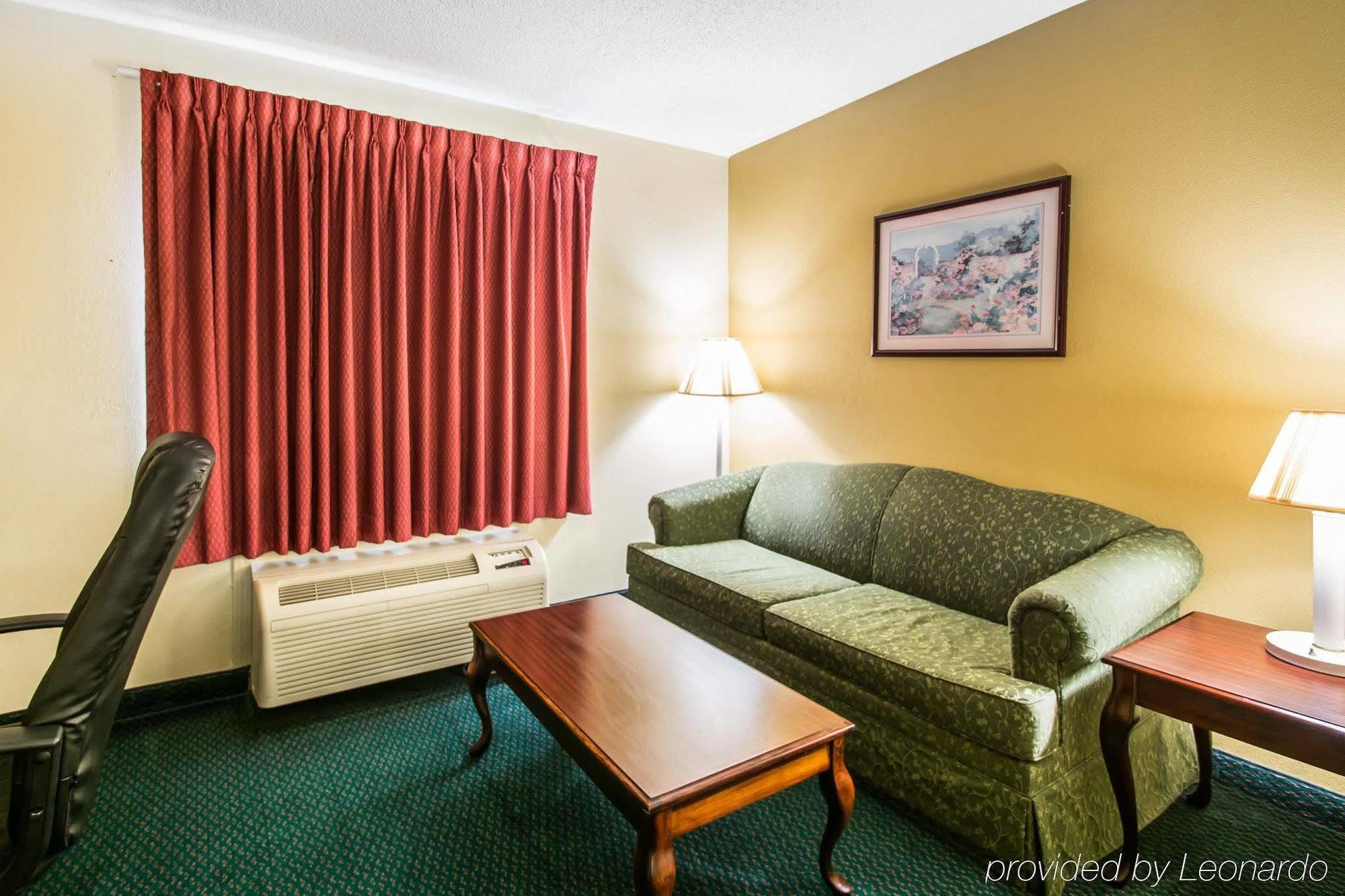 Super 8 By Wyndham Montgomery I-65 Exteriör bild